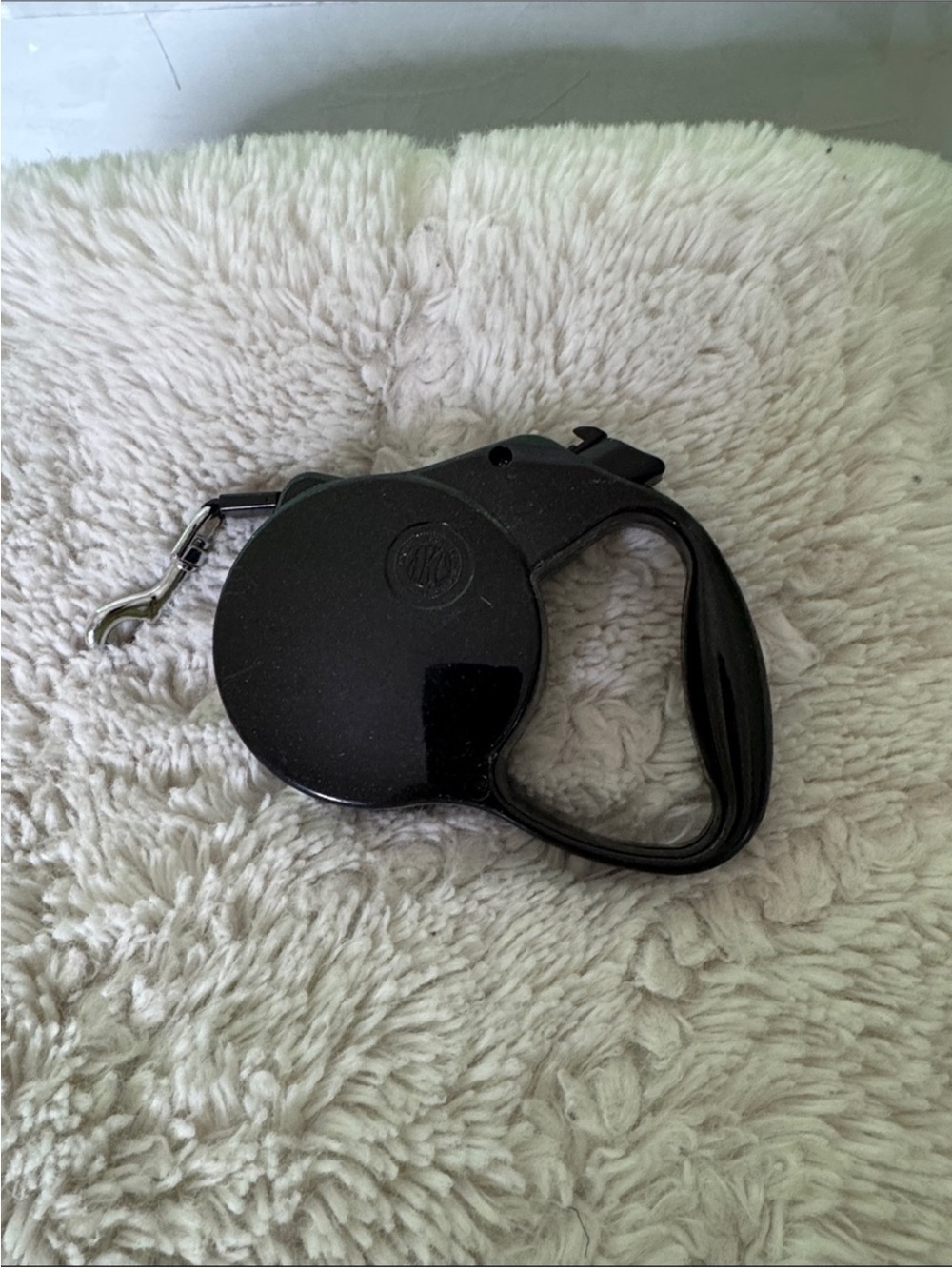 Retractable Cat Leash in Black — Compact Hands-Free Control